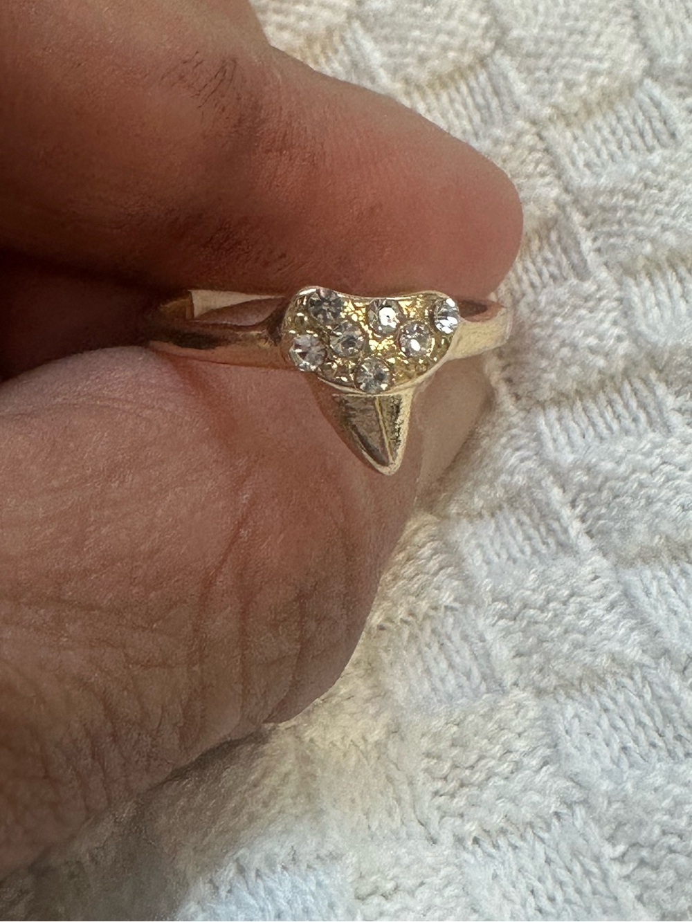 Beautiful Gold ring - Picture 2 of 2